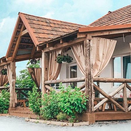 Villa Lukash Yanoshi Ngoại thất bức ảnh