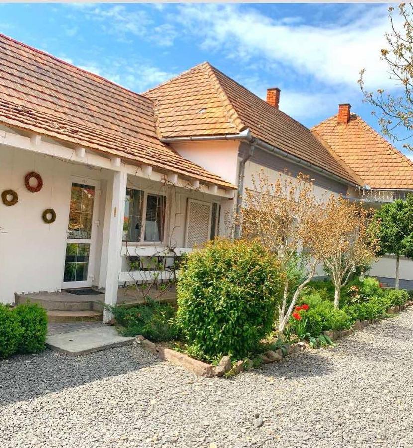 Villa Lukash Yanoshi Ngoại thất bức ảnh