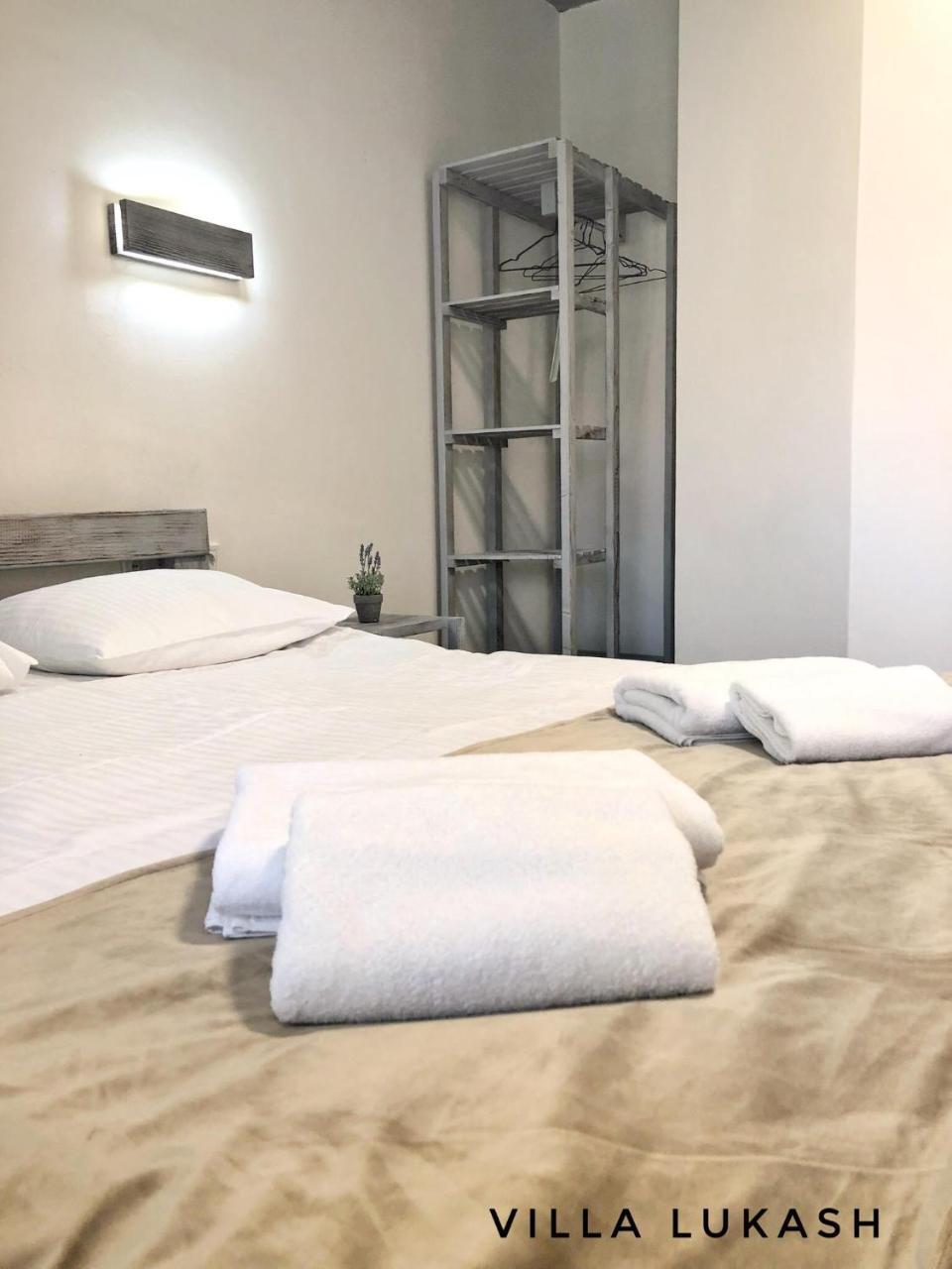 Villa Lukash Yanoshi Ngoại thất bức ảnh